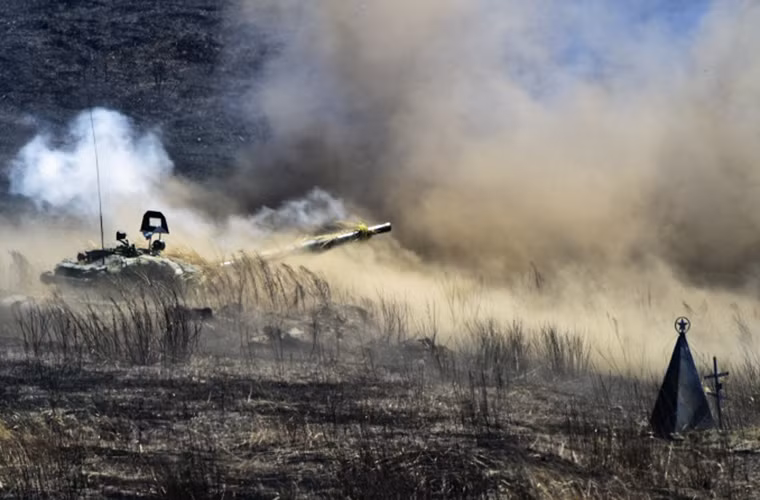 Một chiếc xe tăng chiến đấu chủ lực T-72B tham gia tác chiến phòng thủ khu vực tại Mũi Klerk.