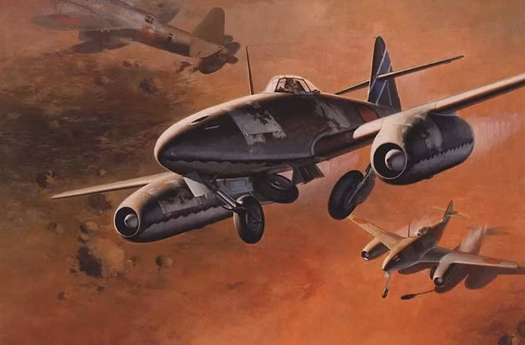 So với Me 262, khung thân của Kikka nhỏ hơn và mang nhiều nét thiết kế của các dòng máy bay chiến đấu do Nhật Bản phát triển vào thời đó với cánh đuôi và cánh chính thẳng. Thậm chí bộ phận hạ cánh chính Kikka cũng được tận dụng từ mẫu tiêm kích hạng nhẹ huyền thoại của Nhật Bản là A6M Zero và mẫu máy bay ném bom Yokosuka P1Y.