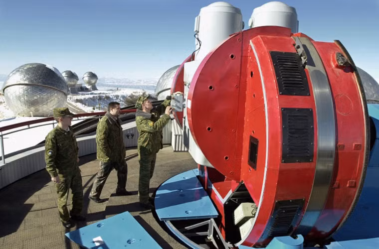 Tan mat can cu quan su Nga o nuoc ngoai