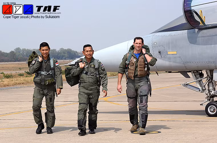 Đây là lần thứ 22, Cope Tiger được tổ chức với hai giai đoạn chính gồm: giai đoạn đầu tiên là diễn tập tham mưu chỉ huy diễn ra tại Căn cứ Hải quân Changi của Singapore vào tháng 12/2015; Giai đoạn hai là các bài huấn luyện bay, được tiến hành ở Căn cứ Không quân Korat tại Thái Lan từ 7-18/3/2016. Nguồn ảnh : TAF