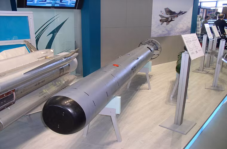 Nhiệm vụ chính của hệ thống chống ngầm Paket-NK bao gồm cung cấp dữ liệu chỉ thị mục tiêu cho ngư lôi tầm nhiệt nhỏ hơn, dựa trên dữ liệu được cung cấp bởi các hệ thống sonar và phòng chỉ huy của tàu. Phát hiện và phân loại về ngư lôi tấn công, xác định các thông số di chuyển của nó và thiết lập dữ liệu chỉ thị mục tiêu thực hiện chống ngư lôi…