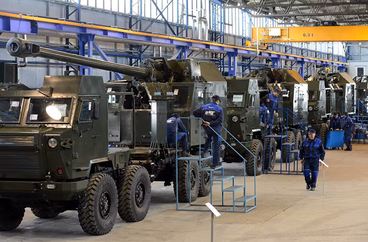 Hiện tại Serbia đã sản xuất được hơn 100 đơn vị Nora B-52 với nhiều biến thể khác nhau, trong đó Quân đội Serbia sở hữu 30 hệ thống còn lại dành cho xuất khẩu. Trong những nước sở hữu Nora B-52 có cả một quốc gia Đông Nam Á là Myanmar với 36 hệ thống.