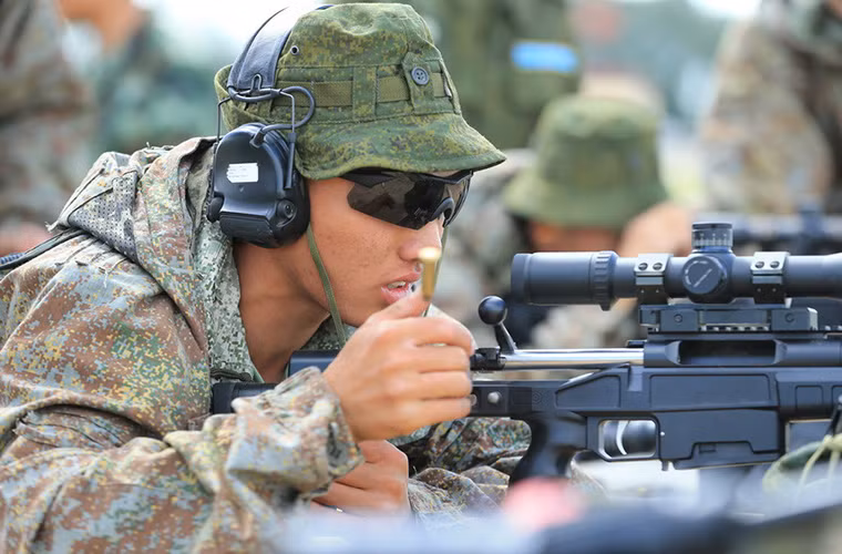 Ngoài Ak-74M, cảnh sát vũ trang Trung Quốc còn được làm quen với dòng súng trường bắn tỉa thế hệ mới của Nga là T-5000 vốn chỉ được trang bị cho các đơn vị đặc nhiệm nước này.