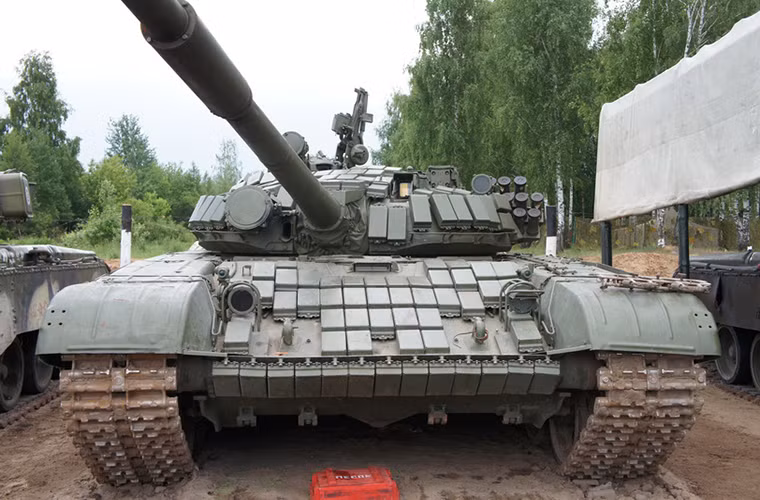 Nguyên lý hoạt động của nó là sử dụng hiệu ứng nổ lõm của khối thuốc nổ nằm trong hộp thép làm chệch hướng đầu đạn hoặc làm gẫy thanh xuyên, giảm khả năng xuyên phá động năng của đạn chống tăng trước khi chúng kíp thâm nhập giáp chính của xe tăng.