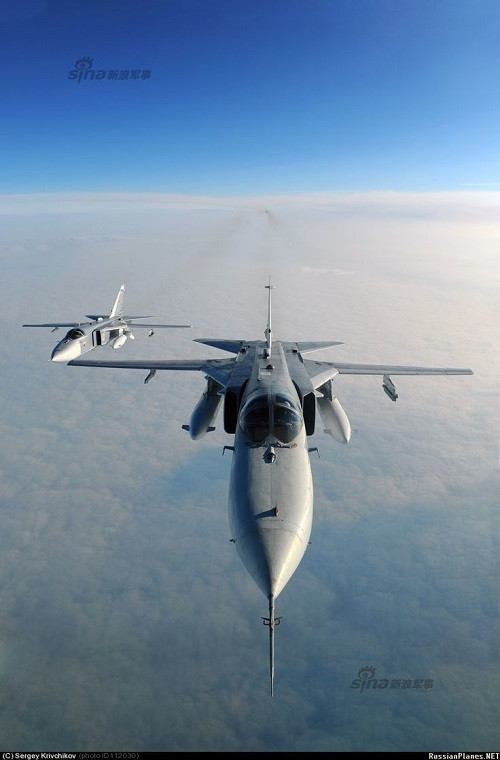 Dù bị tác động không nhỏ do sự tan rã của Liên Xô nhưng ngành công nghiệp hàng không quân sự Nga vẫn đứng vững sau gần 30 năm và đưa nước Nga trở lại vị thế cường quốc không quân của mình. Trong ảnh là bộ đội tiêm kích bom Su-24M của Không quân Nga.