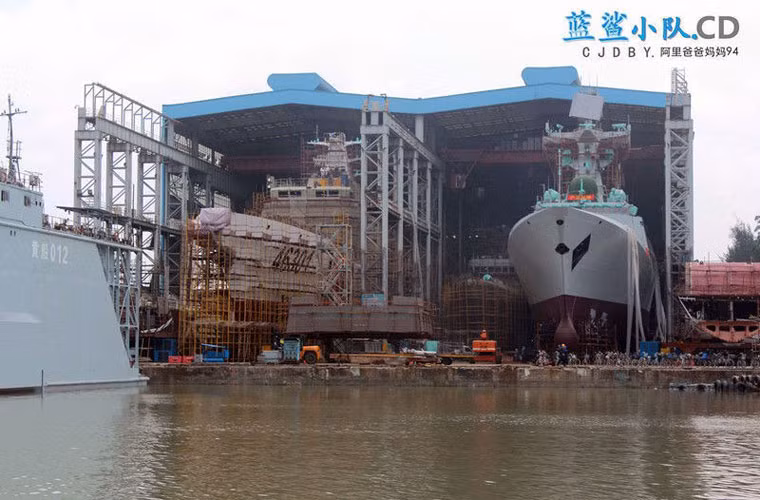 Vì là thiết kế theo kiểu tàu chiến, chỉ thiếu vũ khí nên tính năng của loại tàu hải cảnh này được coi là mạnh hơn hẳn các thiết kế trước đây.