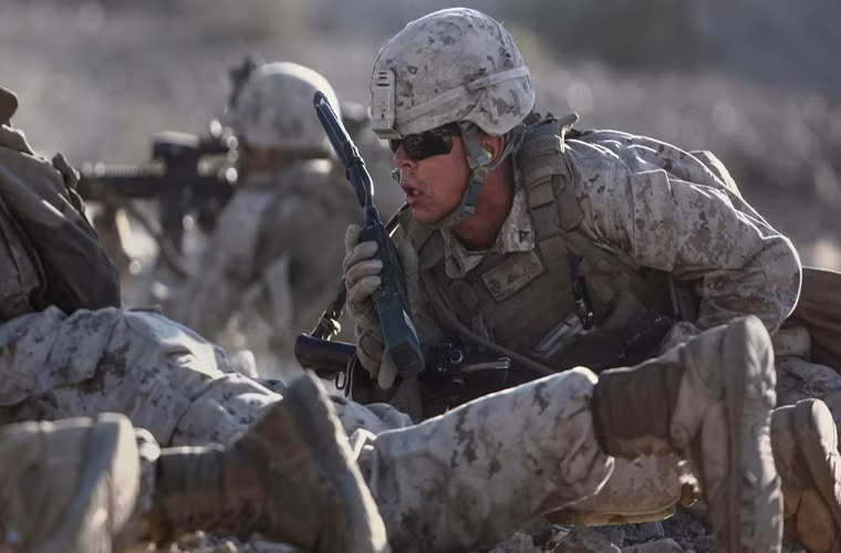 “Sáu inch quan trọng nhất trên chiến trường là nẵm giữa đôi tai của bạn".