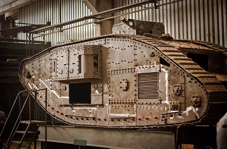 Sau chiến tranh, Liên Xô cũng vài lần trưng bày Mark V trước công chúng nhưng nhanh chóng bị lãng quên sau đó. Trên thế giới hiện nay số lượng Mark V còn khá ít, đa phần đã bị phá hủy. Chúng chỉ còn tồn tại trong các viện bảo tàng quân sự hoặc các bộ sưu tập tư nhân với số lượng khoảng 9 chiếc trong đó có tới 3 chiếc là ở Ukraine.