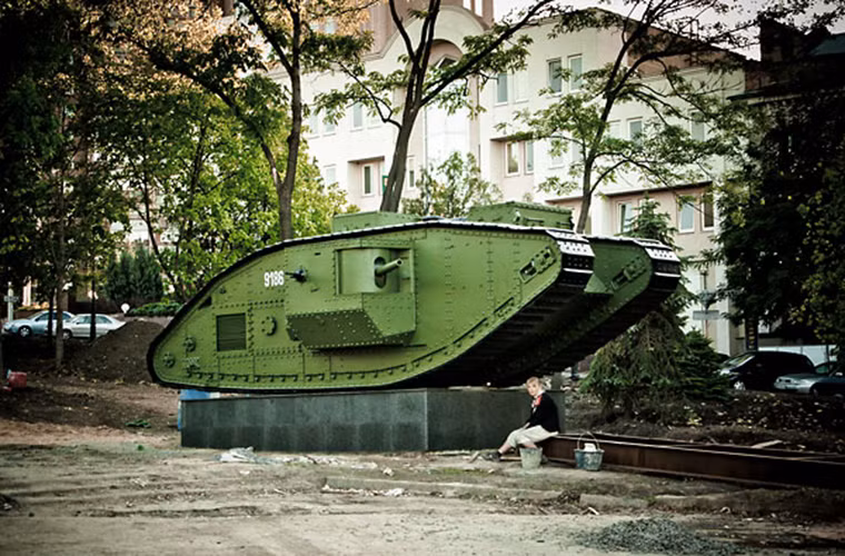 Chiếc Mark V “Đực” sau khi được tân trang và sơn lại với hình dáng gần như mới sau hơn 100 năm phục vụ.