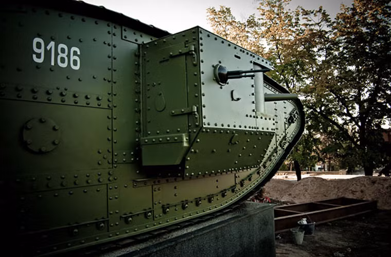 Cận cảnh tháp pháo của Mark V “Đực” được trưng bày ở Luhansk.