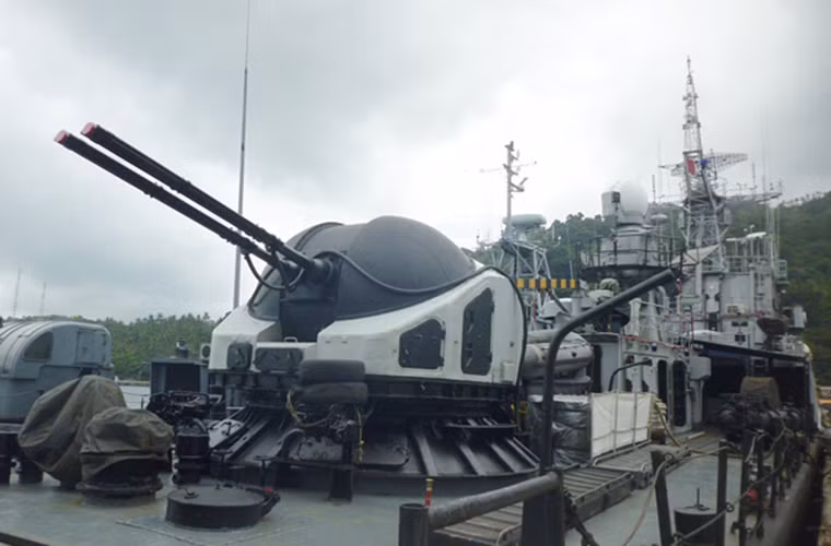 Tàu hộ vệ chống ngầm Parchim có lượng giãn nước tối đa 950 tấn, dài 72.5m, rộng 9.4m và có thủy thủ đoàn 80 người. Với tầm hoạt động chỉ gần 4.000km các tàu Parchim chỉ có thể đảm bảo khả năng tác chiến chống ngầm ven bờ hoặc tuần tra ven biển.