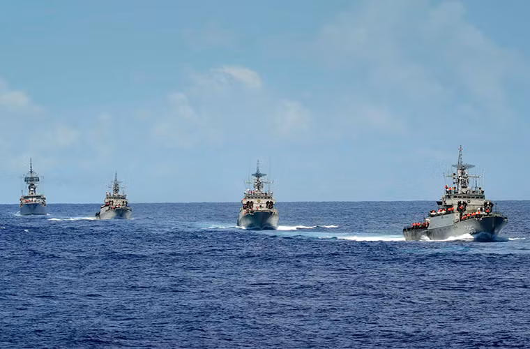 Vụ việc tàu chiến Indonesia bắn cảnh cáo tàu cá Trung Quốc diễn ra trùng thời điểm Hải quân Indonesia đang có đợt tập trận lớn nhất trong năm gần Quần đảo Natuna với sự tham gia của 4 tàu hộ vệ chống ngầm lớp Kapitan Pattimura cùng một tàu hộ vệ mang tên lửa lớp Todak.