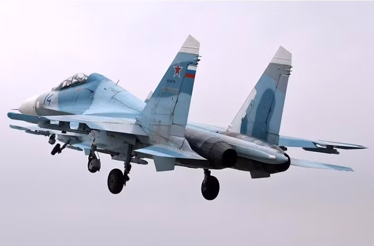 Các đợt thử nghiệm cấp nhà nước đối với máy bay hai chỗ ngồi Su-27UB được Sukhoi thực hiện liên tục trong suốt giai đoạn từ năm 1985-1987. Tuy nhiên vào thời điểm đó việc đưa vào sản xuất hàng loạt Su-27UB được chuyển giao cho nhà máy chế tạo máy bay Irkutsk thay vì Komsomolsk-on-Amur.