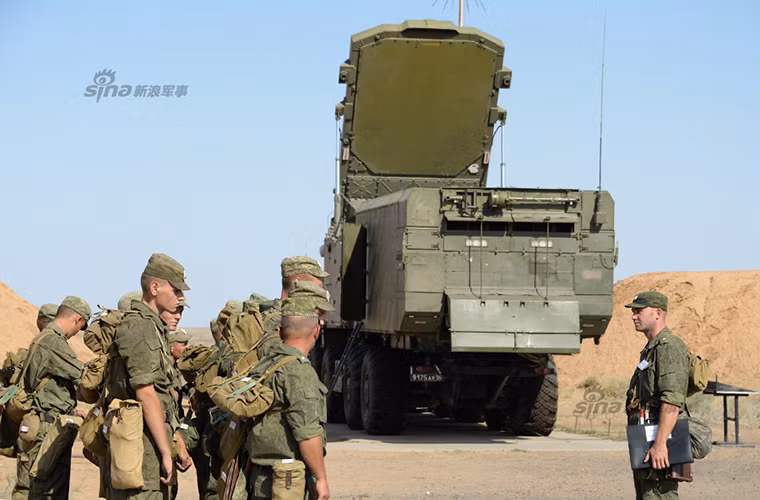 Trong đó Kazakhstan đặt mua khoảng 10 tiểu đoàn S-300PS từ Nga vào năm 2009 thay vì mua các biến thể S-300PMU. Nguồn ảnh: Sina