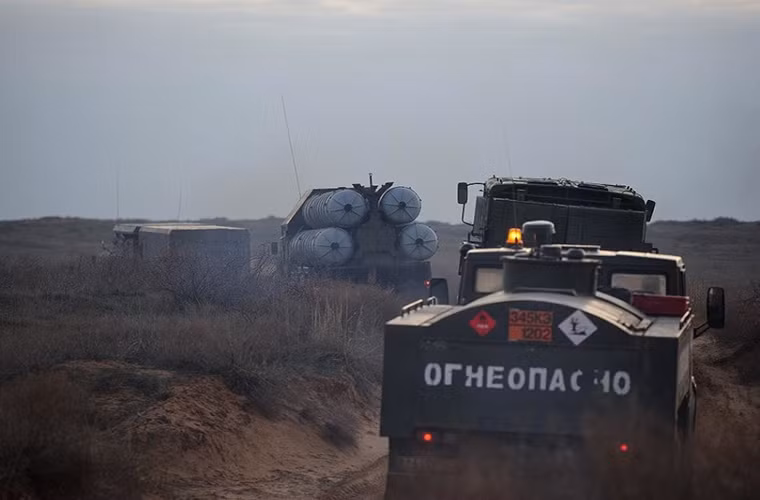 S-300 được Liên Xô phát triển thành ba biến thể khác nhau gồm: S-300P dành cho lực lượng phòng không, S-300V dành cho lục quân và S-300F là biến thể phòng không trên hạm. Nguồn ảnh: Sina