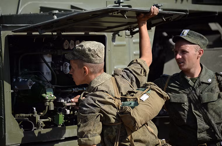 Mỗi tổ hợp xe phóng này có thể mang theo 4 đạn tên lửa 5V55R, 48N6E, 48N6E2, 9M96E1 và 9M96E2. Nguồn ảnh: Sina