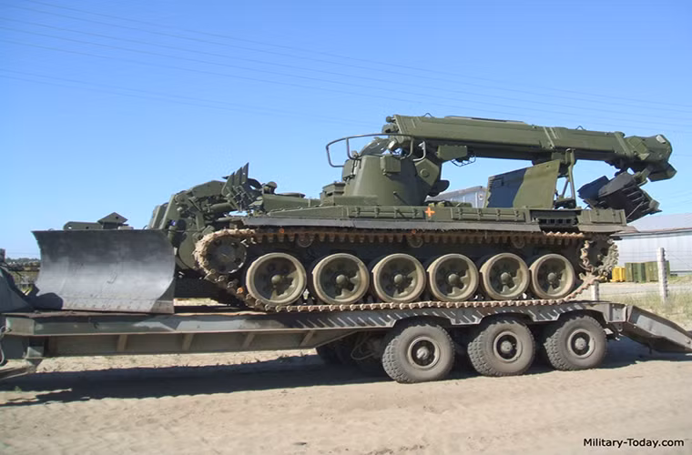 IMR-2 là mẫu xe bọc thép công binh đa năng được Liên Xô phát triển từ cuối những năm 1970, nó được thiết kế để thực hiện nhiệm vụ loại bỏ các chướng ngại vật cũng như cứu kéo dành cho các đơn vị bộ binh cơ giới trên chiến trường.