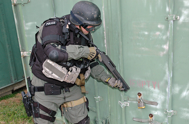 Súng shotgun Remington Model 870 MSC trang bị yêu thích của nhiều đơn vị chống khủng bố trên thế giới. 870 MCS sử dụng đạn ghém, có trọng lượng tối đa chỉ 3.6kg thậm chí thấp với biến thể rút ngắn, nó cực kỳ hiệu quả khi cận chiến với sức công phá lớn phù hợp với tác chiến đô thị hoặc tấn công các mục tiêu trong khu vực hạn chế.