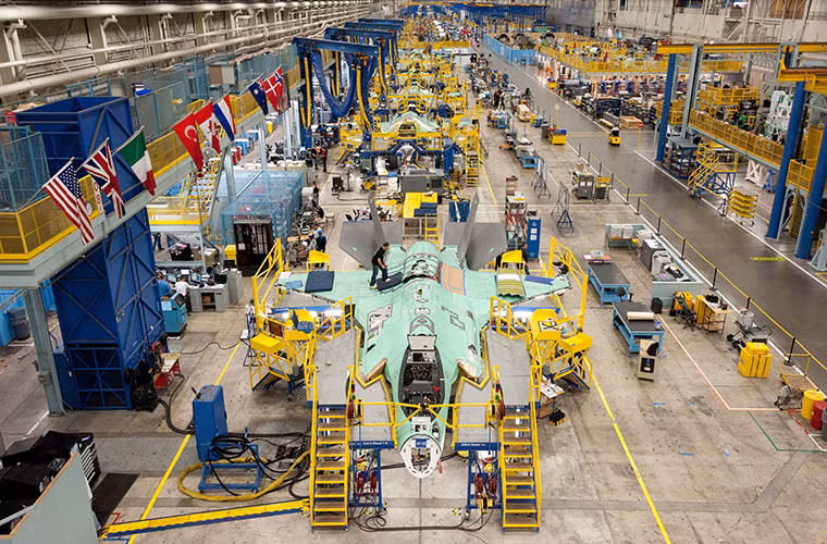 Sau khi thuộc về Lockheed Martin nhà máy Fort Worth nhanh chóng được cải tạo và còn được biết tới với cái tên là Air Force Plant 4, nó được tập đoàn quốc phòng này nâng cấp hoàn toàn để phục vụ cho việc sản xuất F-35. Thậm chí lượng bụi bên trong nhà máy này cũng được kiểm soát nhằm tránh ảnh hưởng đến linh kiện “nhạy cảm” trên F-35.