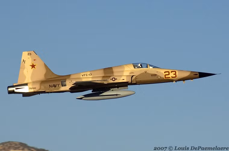 Tạp chí quân sự Jane’s đưa tin cho hay, Argentina đang có kế hoạch đàm phán với chính phủ Mỹ mua lại một loạt tiêm kích F-5E Tiger II đã qua sử dụng (từ 12-14 chiếc) và một số máy bay huấn luyện cánh quạt Beech T-34C Turbo Mentors.