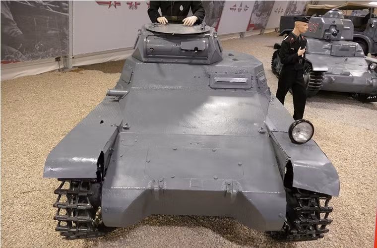 Lợi thế duy nhất của T-26 là được trang bị pháo 45mm nhưng giáp của nó chỉ dày tối đa 15mm, bộ giáp này của T-26 cũng không phải là điều gì quá khó đối với bộ đôi súng máy MG 13 7.92mm của Panzer I vốn có tốc độ bắn 600 phát/phút.