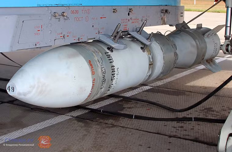 Bên cạnh thực hiện các bài bay trên không các dòng máy bay hoặc trực thăng vũ trang đều sẽ thực hiện các bài bắn đạn thật với các loại vũ khí thông dụng như bom và rocket phóng loạt. Nguồn ảnh: Vladimir Romanovsky