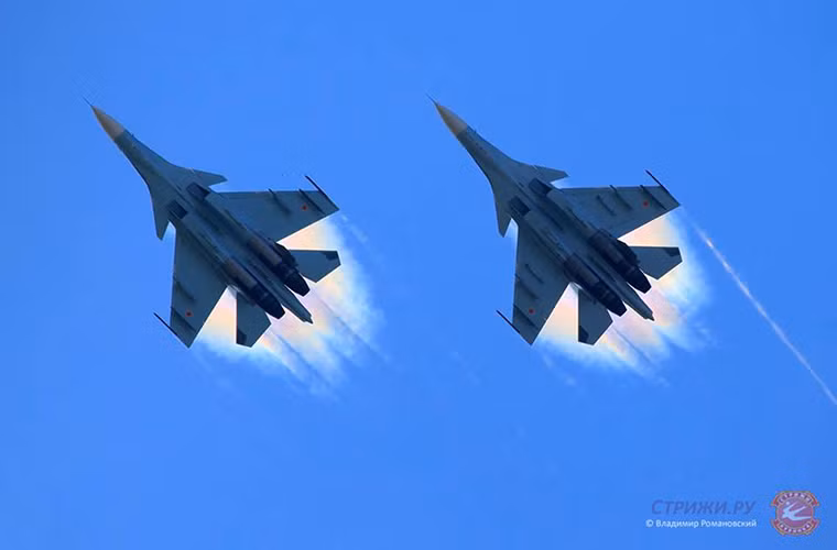 Trong ảnh là bộ đôi tiêm kích đa năng Su-30SM tham gia trình diễn trên không và cũng là dòng chiến đấu cơ quán quân của cuộc thi năm nay. Nguồn ảnh: Vladimir Romanovsky