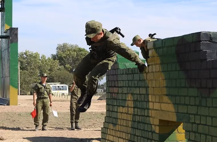 “Marine Troopers-2016” là một phần trong hội thao quân sự quốc tế thường niên Army Game do Bộ Quốc phòng Nga tổ chức và mỗi phần thi của hội thao này được tổ chức tại nhiều địa điểm khác nhau trên khắp nước Nga.