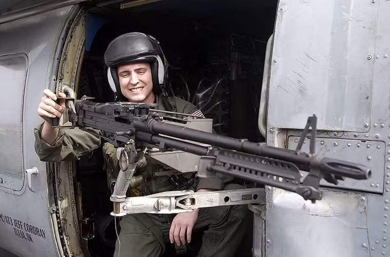 Ngoài việc được trang bị cho các đơn vị bộ binh, M60 cũng có thể được tích hợp trên các phương tiện cơ giới như xe bọc thép, trực thăng vũ trang và các loại tàu xuồng cao tốc.