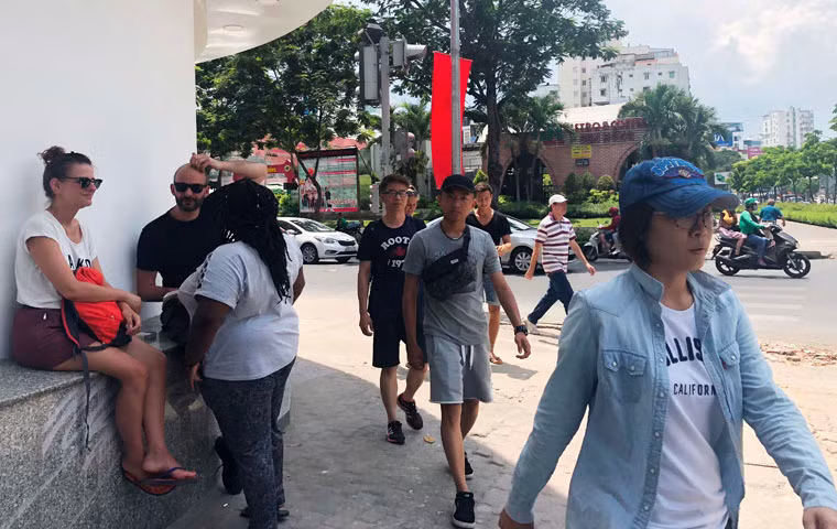 Các nẻo đường ở trung tâm TP tấp nập du khách.