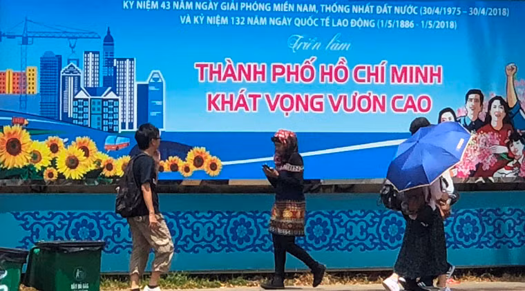 Khách quốc tế tham quan TP trong những ngày cả nước đang kỷ niệm 43 năm ngày thống nhất đất nước. 