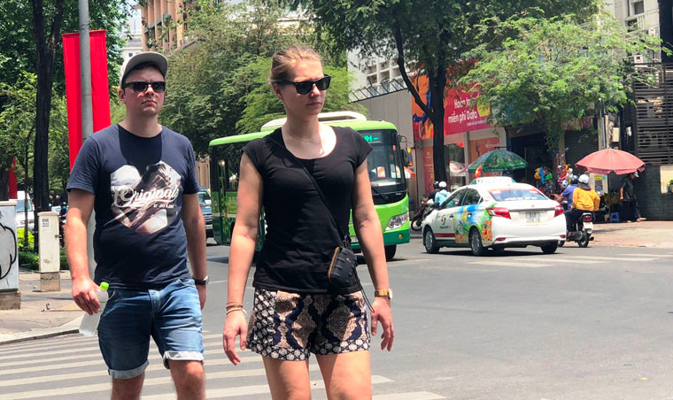 Hòa cùng niềm vui với người dân Sài Gòn, nhiều du khách đã đến các khu vực vui chơi giải trí, trung tâm thương mại.