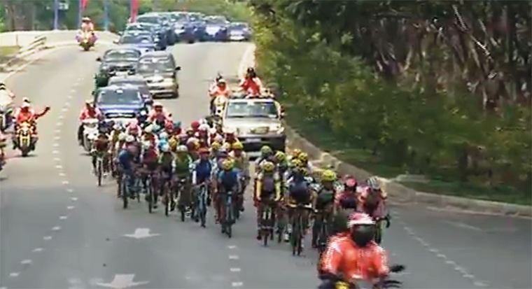 Cuộc đua xe đạp Cup Truyền hình TP HCM lần thứ 30 "Non sông liền một dải" có lộ trình dài nhất lịch sử 30 năm qua, bắt đầu từ Lạng Sơn xuống tới Cà Mau rồi trở về TP HCM với tổng chiều dài 3.267 km...