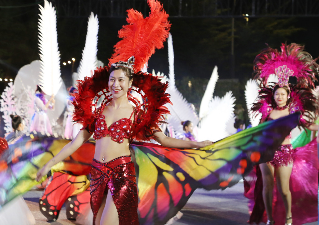 Carnaval Hạ Long 2023 là sự hội tụ, giao lưu văn hóa thông qua các điệu nhảy tạo sự gắn kết lôi cuốn, để không chỉ các diễn viên chuyên nghiệp mà người dân và du khách cũng dễ dàng tham gia như một vũ công.