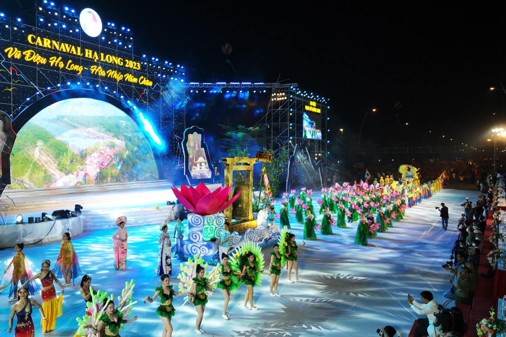 Lễ hội Carnaval Hạ Long 2023 có các hình thức nghệ thuật xuyên suốt dẫn dắt nội dung là âm nhạc và các điệu nhảy truyền thống được dàn dựng công phu, độc đáo; trong đó có 4 phần chính (khai hội, chương trình nghệ thuật sân khấu, vũ hội đường phố và bắn pháo hoa tầm thấp).