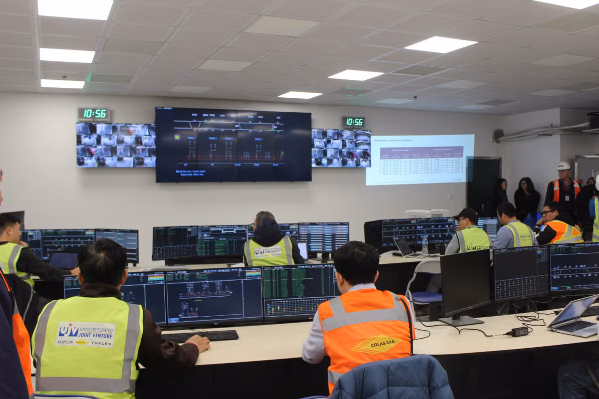 Bên cạnh đó, do điều chỉnh khối lượng công việc, biện pháp thi công; bổ sung công việc còn thiếu do không lường trước (chi phí pháp lý, trọng tài kinh tế…); do thay đổi chế độ chính sách và các quy định liên quan việc xác định và quản lý chi phí (điều chỉnh chi phí giải phóng mặt bằng, bảo hiểm…).