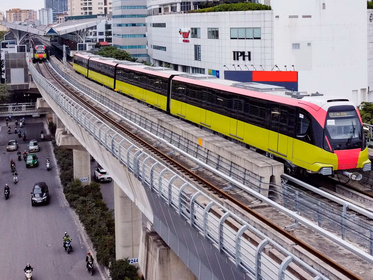 Vì vậy, Hà Nội kiến nghị Thủ tướng thống nhất việc tiếp tục triển khai thực hiện dự án gồm thi công, giải ngân, thanh toán cho nhà thầu và rà soát, đàm phán điều chỉnh các hiệp định vay, các hợp đồng gói thầu...