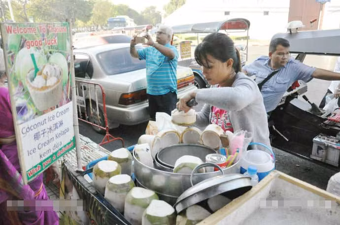 Xe bán kem dừa ở thủ đô Thái Lan. Ảnh Sina