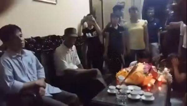 Vu dua thi the hai nhi dat len ban giam doc: Benh vien dinh chi kip truc