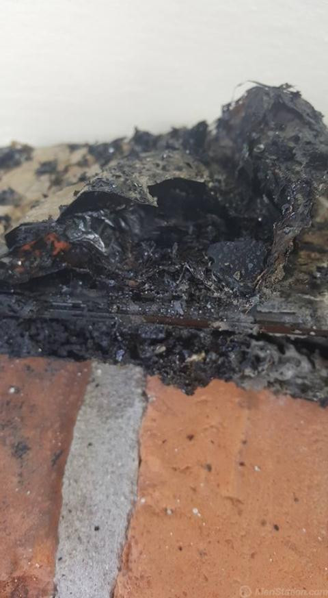 Sự cố này xảy ra cách 1 tuần sau khi công ty xứ Hàn tuyên bố thu hồi và dừng bán tạm thời sản phẩm Note 7 để tìm hiểu nguyên nhân sự cố và khắc phục. Theo báo cáo cho đến hiện tại, thì các trường hợp xảy ra sự cố được nhận định là do lỗi pin.