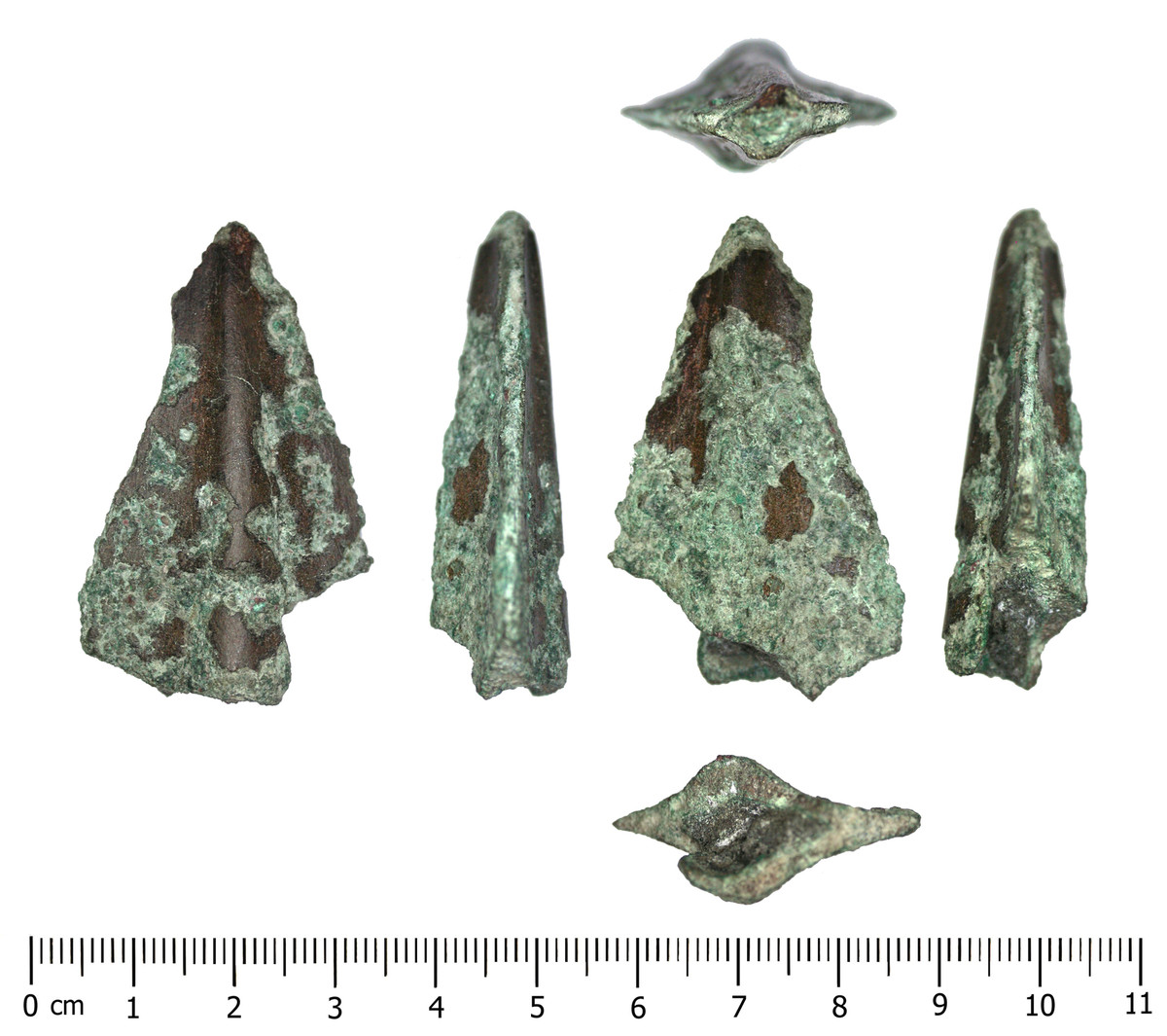 Dự kiến, thiên thạch Kaalijarv đã rơi xuống Trái Đất từ năm 1870 đến năm 1440 trước Công nguyên, và các mảnh vỡ của nó có thể đã lan truyền khắp các cộng đồng địa phương. Kết quả này đưa ra kết luận rằng sắt thiên thạch đã được sử dụng và trao đổi trong thời kỳ Đồ đồng ở khu vực Trung Âu.