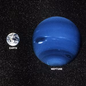 James Webb còn cung cấp cho giới khoa học hình ảnh về 7 mặt trăng của sao Hải Vương. Điểm sáng nổi bật phía trên sao Hải Vương chính là mặt trăng Triton. Mặt trăng này được bao phủ bởi một lớp nitơ cô đặc đóng băng và có vẻ sáng hơn cả sao Hải Vương vì phản chiếu khoảng 70% ánh sáng Mặt Trời.