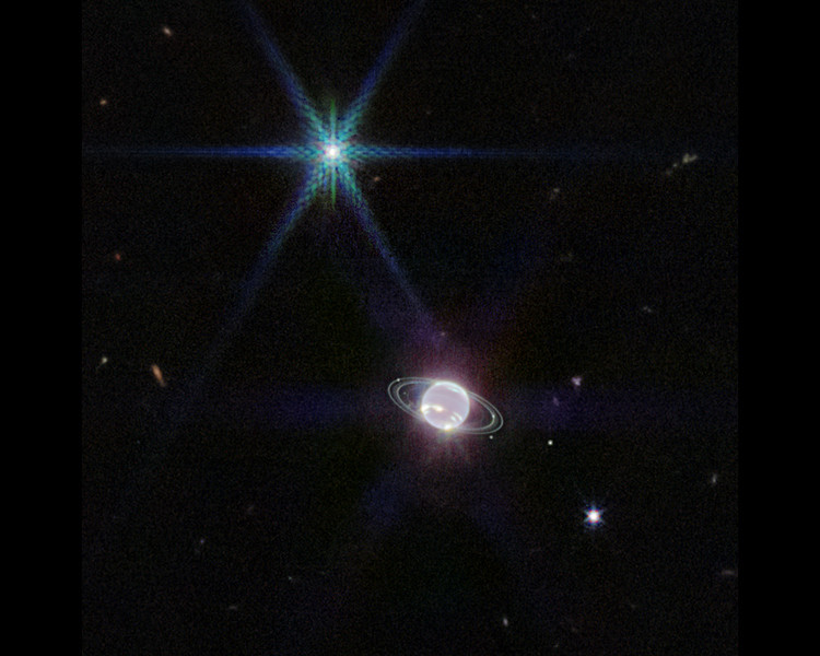 "Đã ba thập kỷ trôi qua kể từ lần cuối chúng tôi nhìn thấy những vành đai "ma quái" mờ nhạt đó và đây là lần đầu tiên chúng tôi quan sát chúng trong ánh sáng cận hồng ngoại", Heidi Hammel, nhà khoa học hành tinh tại Hiệp hội các trường đại học nghiên cứu về thiên văn (AURA), chia sẻ.