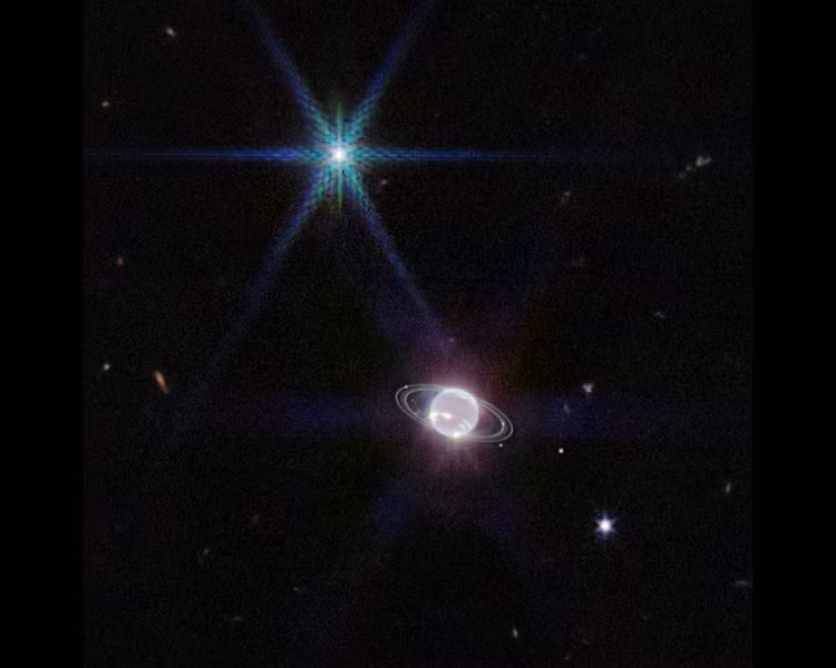 "Đã ba thập kỷ trôi qua kể từ lần cuối chúng tôi nhìn thấy những vành đai "ma quái" mờ nhạt đó và đây là lần đầu tiên chúng tôi quan sát chúng trong ánh sáng cận hồng ngoại", Heidi Hammel, nhà khoa học hành tinh tại Hiệp hội các trường đại học nghiên cứu về thiên văn (AURA), chia sẻ.