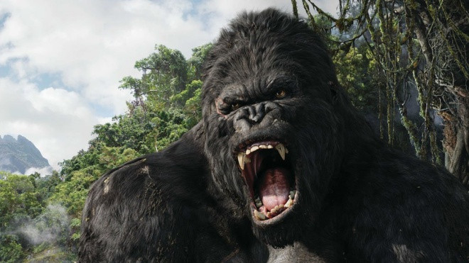 5. King Kong. King Kong mang hình dạng một con Gorilla khổng lồ, sinh sống ở một hòn đảo hoang vu chưa từng được con người khám phá (Skull Island) và được các cư dân bản địa nơi đây tôn thờ như một vị thần bảo hộ cho hòn đảo, giúp họ chống lại các sinh vật nguy hiểm khác. Tổ tiên của King Kong có lẽ đã xuất hiện từ thời tiền sử.