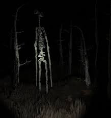 Ngoài ra Siren Head còn là quái vật ăn thịt rất hung dữ và dường như rất thông minh khi lợi dụng dáng hình ngụy trang thành cây cối trong rừng, bắt chước âm thanh giọng nói để thu hút con mồi.