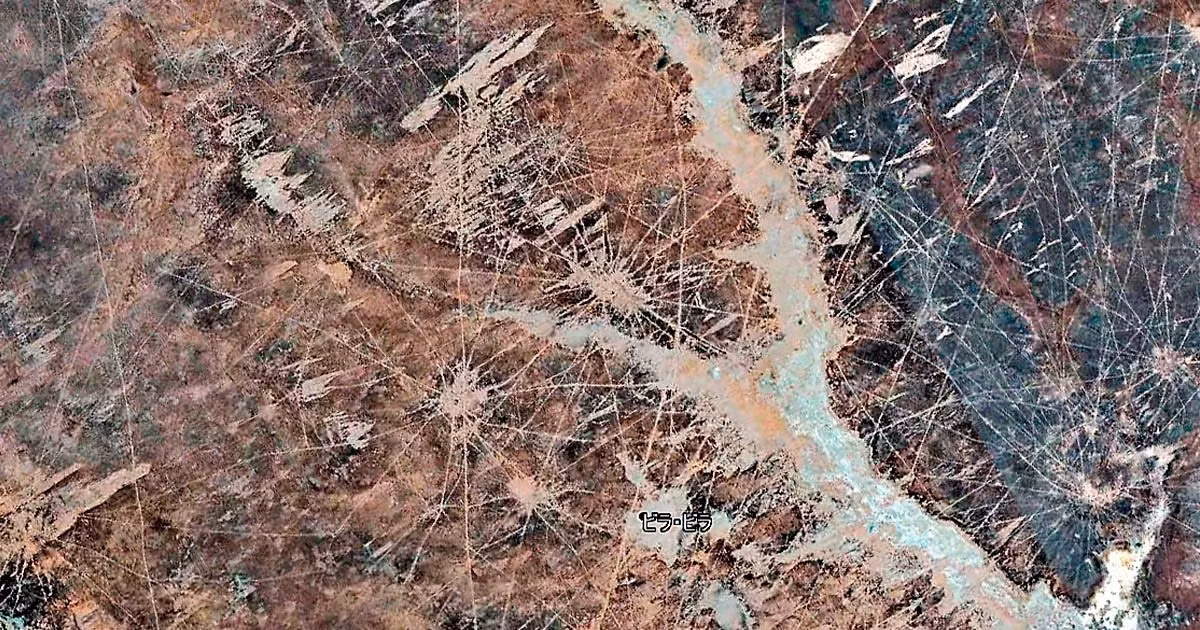 Những đường thẳng này, được gọi là đường Sajama, nằm dưới chân núi lửa Nevado Sajama - đỉnh núi cao nhất Bolivia, chiếm diện tích 22.525 km2, tương đương khoảng 15 lần khu vực đường thẳng Nazca ở Peru.