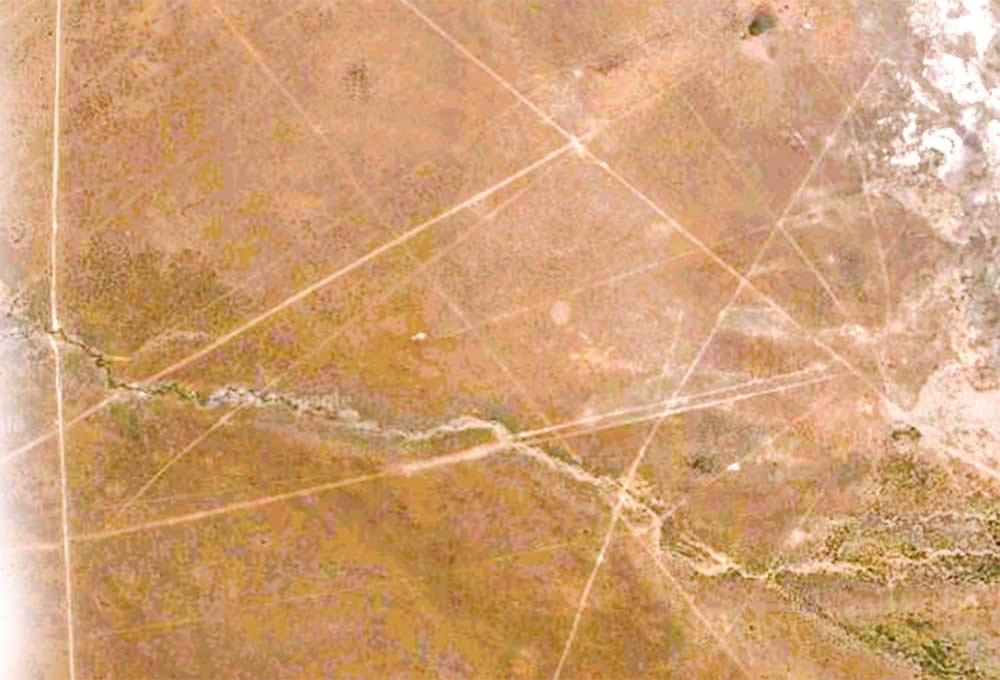 Theo một nghiên cứu năm 2016, tác giả của đường thẳng Sajama được cho là người Carangas, sống ở khu vực phía nam dãy Andes trong khoảng thời gian từ năm 1.000 đến 1476. Tuy nhiên, nguồn gốc chính xác của những đường thẳng này vẫn là một bí ẩn.