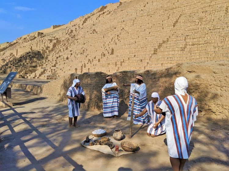 Mirella Ganoza, nhà khảo cổ học của tổ chức này cho biết: “Tôi thấy khá thú vị khi ngay tại trung tâm Miraflores, giữa thành phố, được bao quanh bởi các tòa nhà và công trình hiện đại, một địa điểm quan trọng như trung tâm nghi lễ Huaca Pucllana vẫn được bảo tồn”.