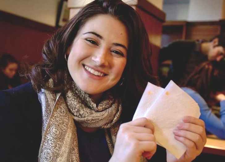 Chiếc khăn ăn thông minh giúp bạn kiểm tra có thuốc mê trong đồ uống của mình hay không. Nó sẽ giúp ích rất nhiều cho bạn để tránh khỏi các vụ bắt cóc hay tấn công.